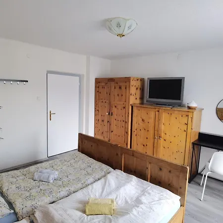 Quaint In Modern Flat Проживание в семье Инсбрук